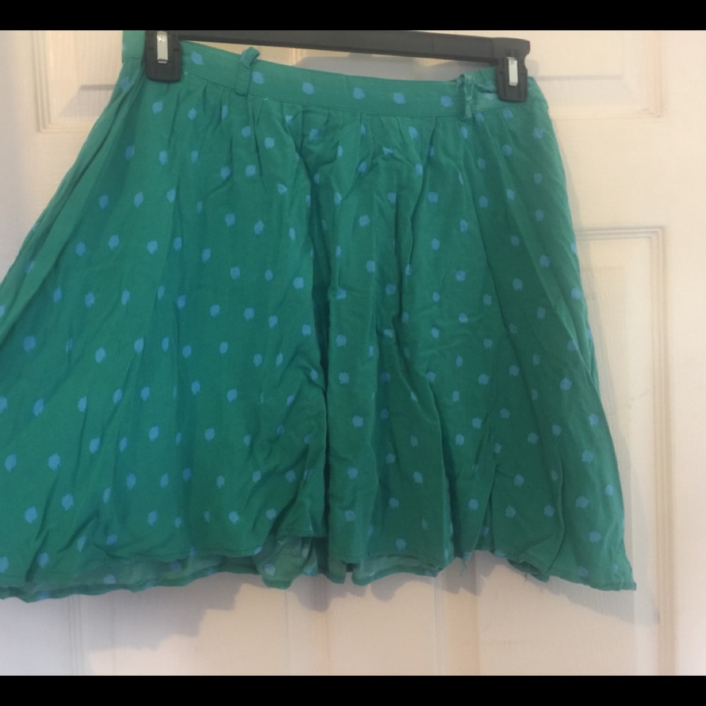 Polk-a-dot skirt! 💚💙